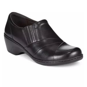 NWT Clarks Women's Leather Slip-on Shoes Clogs